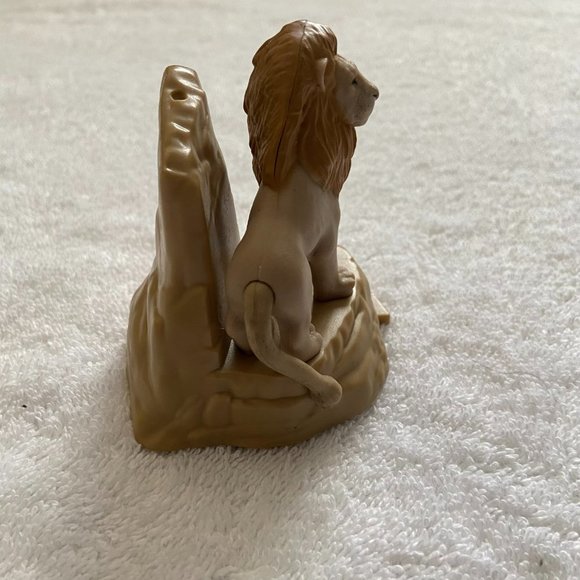 Lion Figure - Picture 6 of 10